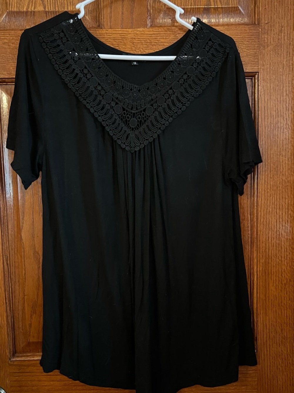 A. Jesdani 1X Black V Neck Pullover Short Sleeve Crochet Yoke